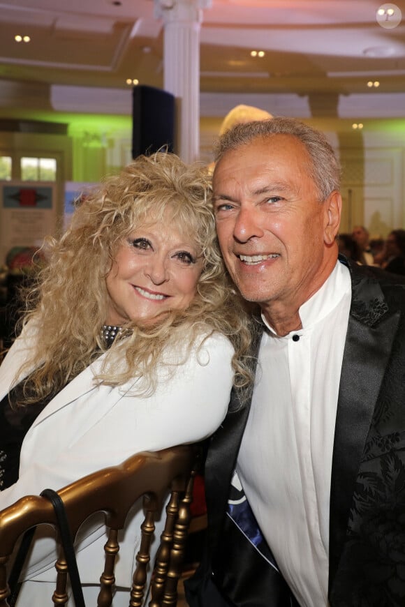 Sloane (Chantal Richard) et Richard Sanderson - L'association Citéstars fête son 24ème anniversaire lors du dîner gala de la 3ème cérémonie des étoiles d'or 2022 dans les salons de l'hotel Intercontinental à Paris le 16 octobre 2022. © Cédric Perrin/Bestimage