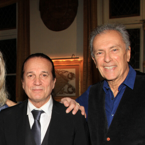 Exclusif - Pierre-Jean Chalençon, Francis Lalanne et Richard Sanderson - People lors d'une soirée cocktail chez Pierre-Jean de Chalençon au Palais Vivienne à Paris. Le 2 février 2022 