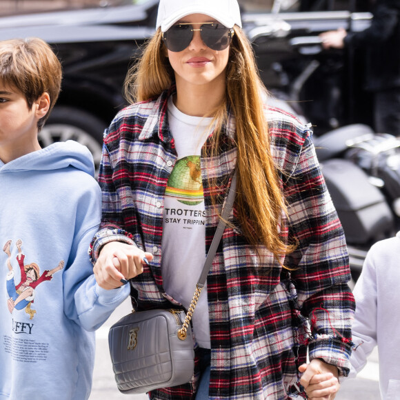 Exclusif - Shakira et ses enfants Milan et Sasha vont au au Blue Man Group à New York le 12 mars 2023.