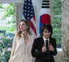 Et pour une fois, son fils Maddox était avec elle.
Angelina Jolie et son fils Maddox Jolie-Pitt à leur arrivée au dîner d'état donné en l'honneur du président sud-coréen et sa femme à la Maison Blanche à Washington. Le 26 avril 2023 