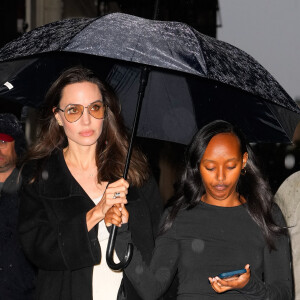 Exclusif - Angelina Jolie fait du shopping avec ses enfants Zahara et Maddox à New York, le 4 octobre 2022.