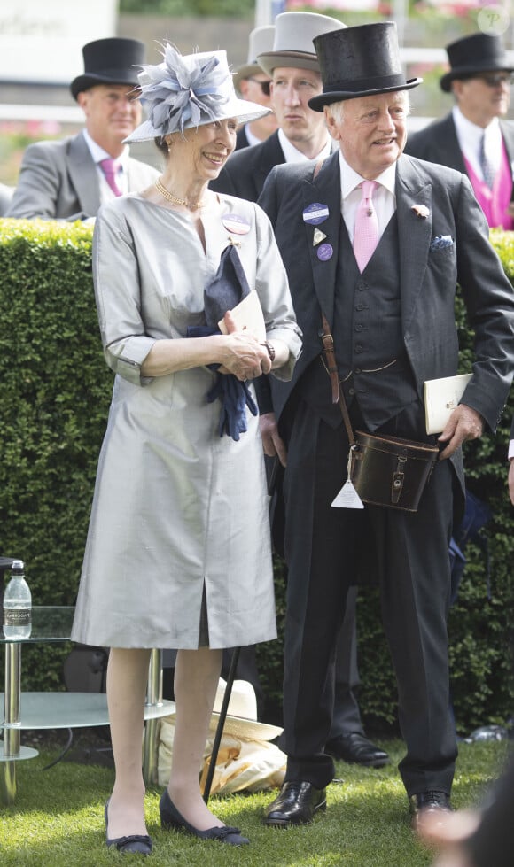 La princesse Anne d'Angleterre et Andrew Parker Bowles (ex mari de Camilla) - Deuxième jour des courses hippiques "Royal Ascot 2022" à l'hippodrome d'Ascot dans le Berkshire le 15 juin 2022. 