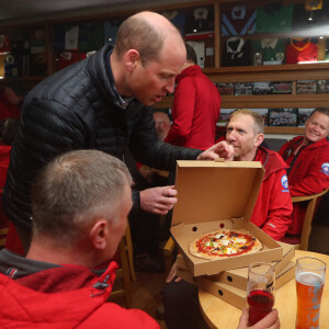 Le prince William, prince de Galles, et Catherine (Kate) Middleton, princesse de Galles, visitent le "Dowlais Rugby Club" près de Merthyr Tydfil à l'occasion de son 60ème anniversaire, le 27 avril 2023. Ils y ont rencontré des bénévoles et des partisans du sauvetage en montagne. L'organisation, gérée par des bénévoles, couvre la zone centrale du parc national de Bannau Brycheiniog. 