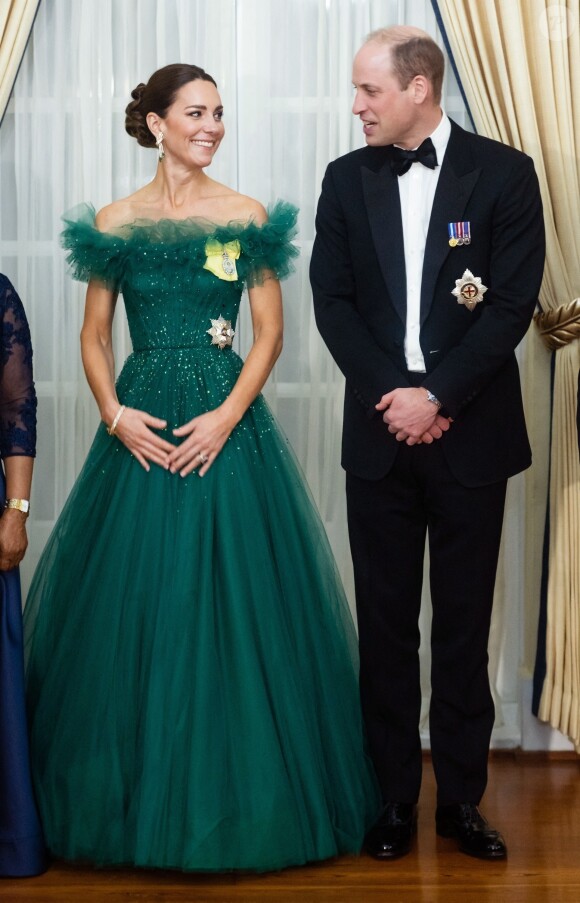 Le prince William, duc de Cambridge et Catherine (Kate) Middleton, duchesse de Cambridge, assistent au dîner du gouverneur général à King's House à Kingston lors de leur voyage officiel en Jamaique, le 23 mars 2022. 