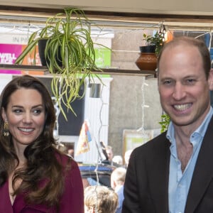 Tous les deux sont toujours aussi amoureux après tant de temps.
Le prince William, prince de Galles, et Catherine (Kate) Middleton, princesse de Galles, lors d'une visite à l'Indian Streatery, un restaurant indien familial à Birmingham, le 20 avril 2023. Ils célèbrent la riche culture asiatique de la ville. 