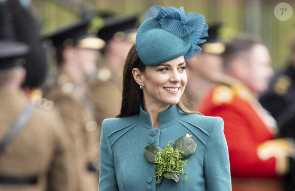 La colonelle Catherine (Kate) Middleton, princesse de Galles, à l'assemblée annuelle des Irish Guards Parade de la St Patrick à Mons Barracks à Aldershot, le 17 mars 2023. Catherine (Kate) Middleton, princesse de Galles, a récemment été nommée colonelle de l'Irish Guards par le roi d'Angleterre. 