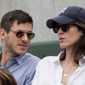 Gaspard Ulliel et Gaëlle Pietri dans les tribunes des Internationaux de Tennis de Roland Garros à Paris le 7 juin 2017 © Cyril Moreau-Dominique Jacovides/Bestimage