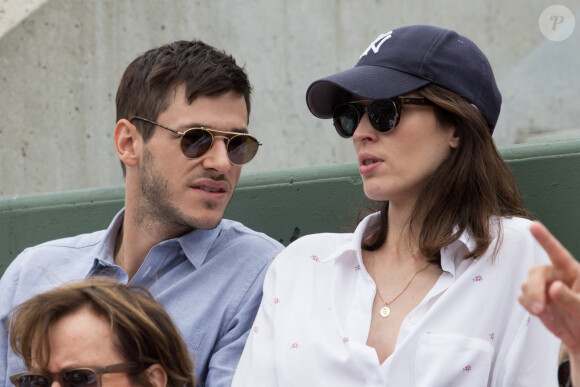 Gaspard Ulliel et Gaëlle Pietri dans les tribunes des Internationaux de Tennis de Roland Garros à Paris le 7 juin 2017 © Cyril Moreau-Dominique Jacovides/Bestimage