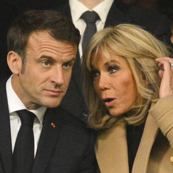 Emmanuel Macron et sa femme Brigitte lors du match de football de la Coupe de France "Nantes vs Toulouse" au Stade de France à Paris. Le 29 avril 2023 © Cyril Moreau / Bestimage