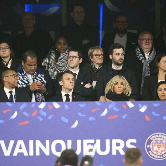 Le couple a assisté à la finale en compagnie, notamment, de la ministre des Sports.
Amelie Oudea Castera, Philippe Diallo, Emmanuel Macron et sa femme Brigitte lors du match de football de la Coupe de France "Nantes vs Toulouse" au Stade de France à Paris. Le 29 avril 2023 © Cyril Moreau / Bestimage