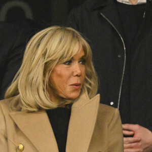 Une véritable tradition qu'ils ont respectés.
Emmanuel Macron et sa femme Brigitte lors du match de football de la Coupe de France "Nantes vs Toulouse" au Stade de France à Paris. Le 29 avril 2023 © Cyril Moreau / Bestimage