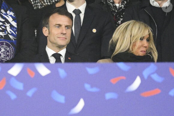 Emmanuel Macron et sa femme Brigitte lors du match de football de la Coupe de France "Nantes vs Toulouse" au Stade de France à Paris. Le 29 avril 2023 © Cyril Moreau / Bestimage