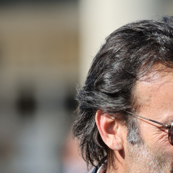 Anthony Delon - Obsèques de la chanteuse Régine au Crematorium du cimetière du Père-Lachaise à Paris. Le 9 mai 2022 © Jacovides-Moreau / Bestimage 