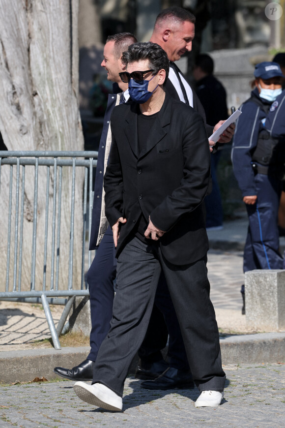 Marc Lavoine - Obsèques de la chanteuse Régine au Crematorium du cimetière du Père-Lachaise à Paris. Le 9 mai 2022 © Jacovides-Moreau / Bestimage 