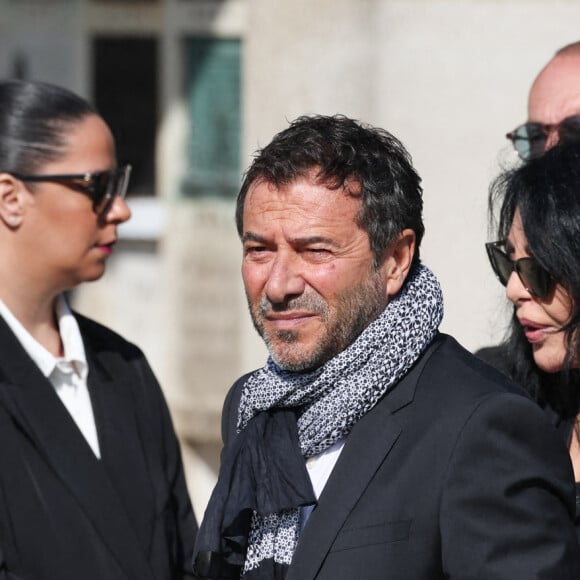 Bernard Montiel, Yamina Benguigui - Obsèques de la chanteuse Régine au Crematorium du cimetière du Père-Lachaise à Paris. Le 9 mai 2022 © Jacovides-Moreau / Bestimage 