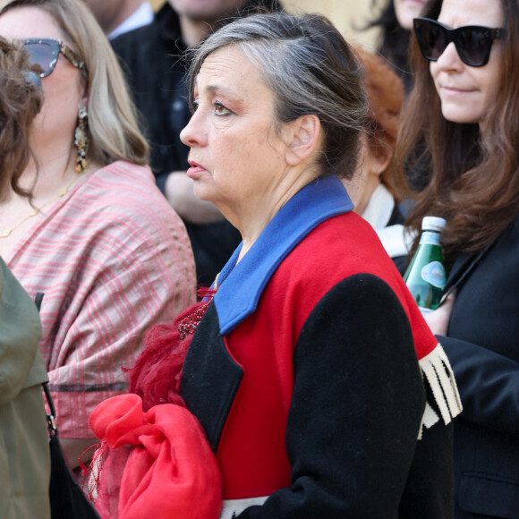 Catherine Ringer - Obsèques de la chanteuse Régine au Crematorium du cimetière du Père-Lachaise à Paris. Le 9 mai 2022 © Jacovides-Moreau / Bestimage 
