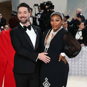 Serena Williams officialise sa grossesse sur le tapis rouge du gala du Met, aux côtés de son mari Alexis Ohanian.
Serena Williams - Les célébrités arrivent à la soirée du "MET Gala" à New York.