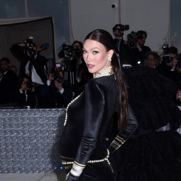 Karlie Kloss, enceinte de son deuxième enfant - Les célébrités arrivent à la soirée du "MET Gala 2023" à New York, le 1er mai 2023. © Sonia Moskowitz Gordon/Zuma Press/Bestimage