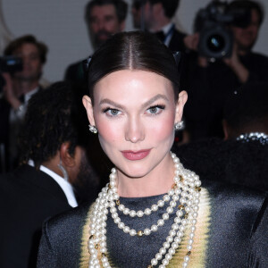 Karlie Kloss, enceinte de son deuxième enfant - Les célébrités arrivent à la soirée du "MET Gala 2023" à New York, le 1er mai 2023. © Sonia Moskowitz Gordon/Zuma Press/Bestimage