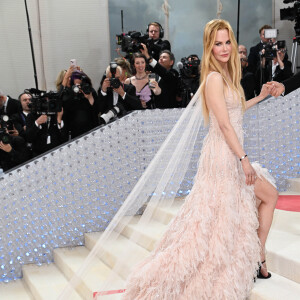 Une autre star a également souhaité faire un énorme clin d'oeil au couturier : Nicole Kidman. 
Nicole Kidman - Les célébrités arrivent à la soirée du "MET Gala 2023" à New York, le 1er mai 2023. 