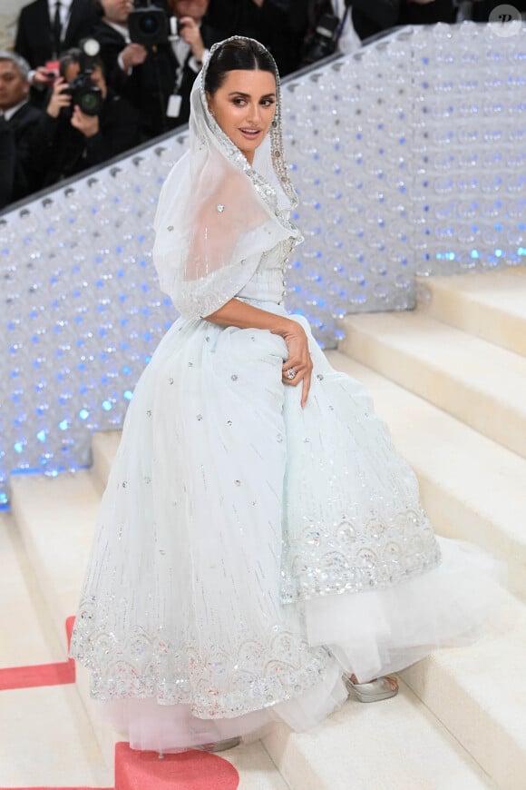 Penelope Cruz - Les célébrités arrivent à la soirée du "MET Gala 2023" à New York, le 1er mai 2023. 