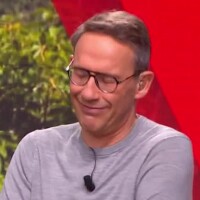 "Vous vous faites dessus" : Julien Courbet en roue libre, confidence inattendue et fou rire sur le plateau