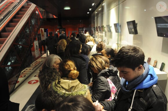 De nombreux fans se sont pressés au Studio SFR le 23 février 2010 pour découvrir le showcase d'Amel Bent.