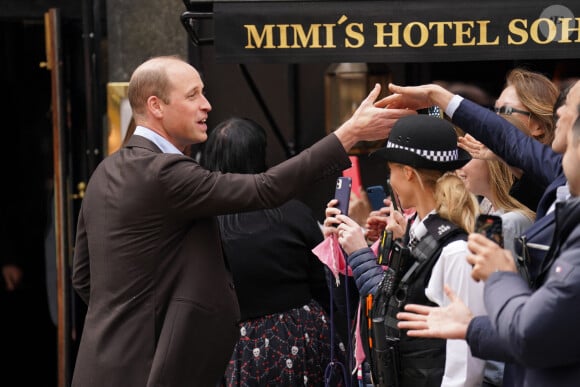 Le couple se rendait dans un pub de Soho, à Londres.
Le prince William, prince de Galles, et Catherine (Kate) Middleton, princesse de Galles, au pub Dog & Duck (Soho) à Londres pour voir comment l'établissement se prépare à célébrer le couronnement du roi d'Angleterre et de la reine consort, le 4 mai 2023. 