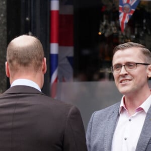 Le prince William, prince de Galles, et Catherine (Kate) Middleton, princesse de Galles, au pub Dog & Duck (Soho) à Londres pour voir comment l'établissement se prépare à célébrer le couronnement du roi d'Angleterre et de la reine consort, le 4 mai 2023. 