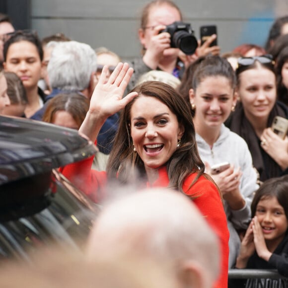 Le prince William, prince de Galles, et Catherine (Kate) Middleton, princesse de Galles, au pub Dog & Duck (Soho) à Londres pour voir comment l'établissement se prépare à célébrer le couronnement du roi d'Angleterre et de la reine consort, le 4 mai 2023. 