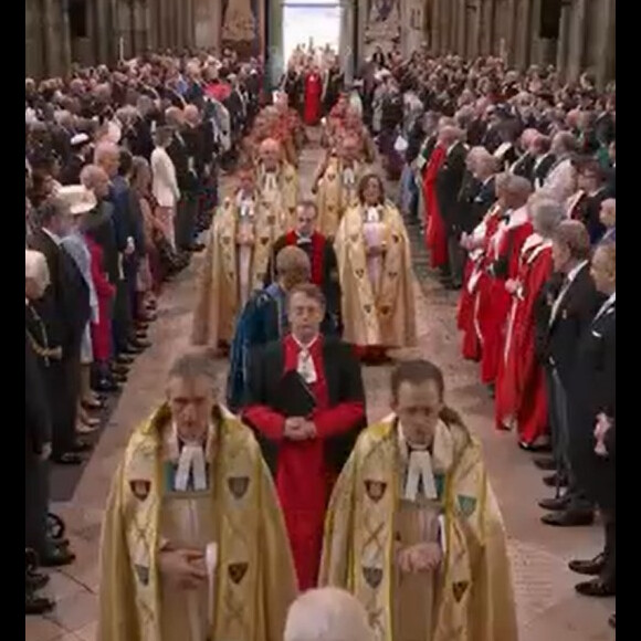 George de Galles a joué comme prévu le rôle du page de son grand-père, le roi Charles III @ France 2
