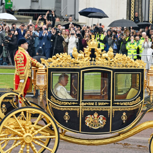 Le roi Charles III d'Angleterre et Camilla Parker Bowles, reine consort d'Angleterre, quittent le palais de Buckingham palace en carrosse pour l'abbaye de Westminster de Londres Le roi Charles III d'Angleterre et Camilla Parker Bowles, reine consort d'Angleterre, quittent le palais de Buckingham palace en carrosse Diamond Jubilee State Coach pour l'abbaye de Westminster de Londres, Royaume Uni, avant leur cérémonie de couronnement, le 6 mai 2023. 