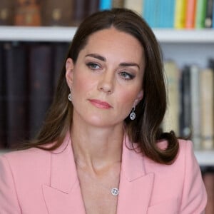 Kate Middleton sera au coeur du documentaire "Buckingham : les princesses malheureuses", diffusé ce vendredi soir sur la huit, soit la veille du couronnement de Charles III.
Catherine (Kate) Middleton, duchesse de Cambridge, et le Royal Foundation Centre for Early Childhood organisent une table ronde à la Royal Institution de Londres.