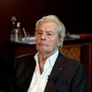"On omet de mentionner..." : Alain Delon infidèle ? Sa loyauté envers ses célèbres ex mise en lumière