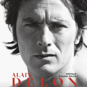 C'est sur ce dernier aspect de son existence que s'attarde le récent ouvrage "Alain Delon amours et mémoires".
"Alain Delon amours et mémoires", aux éditions "La Martinière".