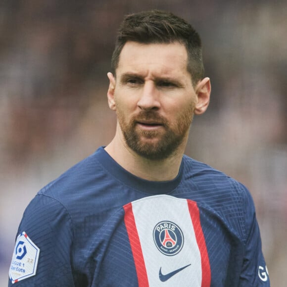 Lionel Messi a présenté vendredi ses excuses dans une vidéo publiée sur Instagram à ses coéquipiers et au Paris Saint-Germain pour son voyage non autorisé en Arabie saoudite.
Lionel Messi lors du Match de football PSG vs Lorient au Parc des Princes à Paris. © Cyril Moreau / Bestimage