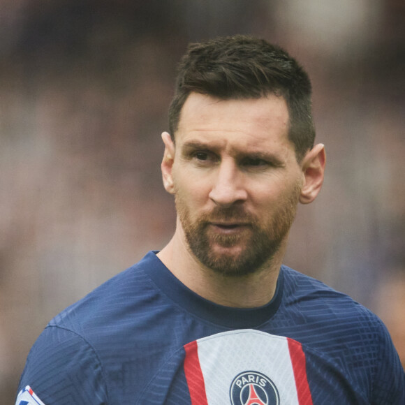 "J'avais organisé ce voyage et je n'ai pas pu l'annuler", a fait savoir l'argentin dans une vidéo partagée sur Instagram, vendredi 5 mai 2023.
Lionel Messi lors du Match de football PSG vs Lorient au Parc des Princes à Paris. Le 30 avril 2023 © Cyril Moreau / Bestimage
