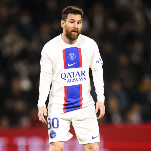 La direction du Paris Saint-Germain a ouvert une procédure disciplinaire à l'encontre du Ballon d'or.
Lionel Messi lord du match de football Ligue 1 Uber Eats Angers Vs PSG (Paris Saint-Germain), à Angers le 21 avril 2023. © JB Autissier / Panoramic / Bestimage