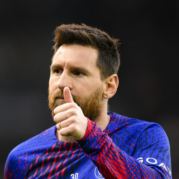"Il ne peut pas s'entraîner, ne peut jouer et il n'est pas payé le temps de la procédure disciplinaire", a poursuivi la source ayant connaissance du dossier à l'AFP.
Lionel Messi lors du match de football Ligue 1 Uber Eats Angers Vs PSG à Angers le 21 avril 2023. © JB Autissier / Panoramic / Bestimage