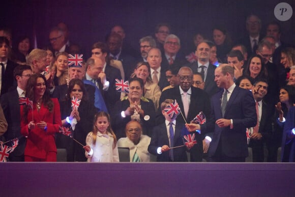 Couronné le 6 mai 2023, le roi Charles III a eu le droit à un concert organisé en son honneur.
Kate Middleton, la princesse Charlotte, le prince George, le prince William - Concert du couronnement au château de Windsor. Le 7 mai 2023. @ Yui Mok/PA Photos/ABACAPRESS.COM