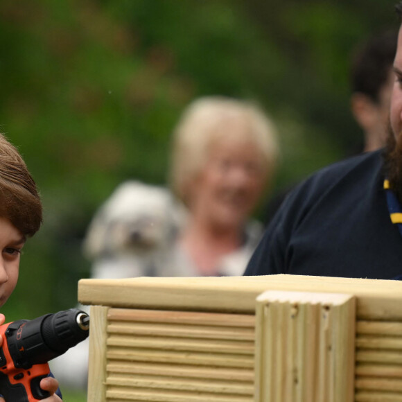 Le prince William, Kate Middleton et leurs enfants George, Charlotte et Louis participent à la journée du bénévolat "Big Help Out" à Slough. Le 8 mai 2023.