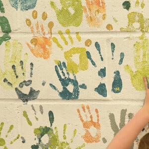 Le prince William, Kate Middleton et leurs enfants George, Charlotte et Louis participent à la journée du bénévolat "Big Help Out" à Slough. Le 8 mai 2023.