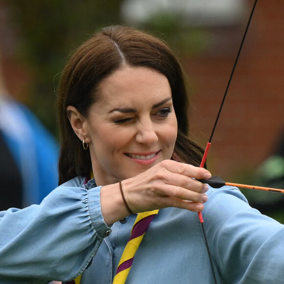 Le prince William, Kate Middleton et leurs enfants George, Charlotte et Louis participent à la journée du bénévolat "Big Help Out" à Slough. Le 8 mai 2023.