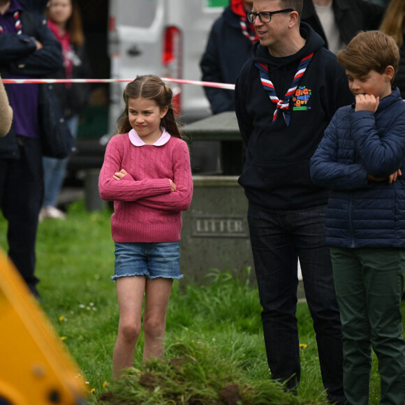Le prince William, Kate Middleton et leurs enfants George, Charlotte et Louis participent à la journée du bénévolat "Big Help Out" à Slough. Le 8 mai 2023.