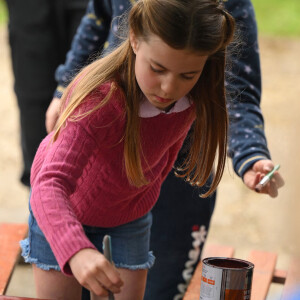 Le prince William, Kate Middleton et leurs enfants George, Charlotte et Louis participent à la journée du bénévolat "Big Help Out" à Slough. Le 8 mai 2023.