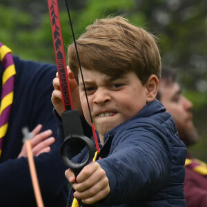 Le prince William, Kate Middleton, George, Charlotte et Louis sont donc allés participer à la reconstruction d'un camps scout.
Le prince William, Kate Middleton et leurs enfants George, Charlotte et Louis participent à la journée du bénévolat "Big Help Out" à Slough. Le 8 mai 2023.