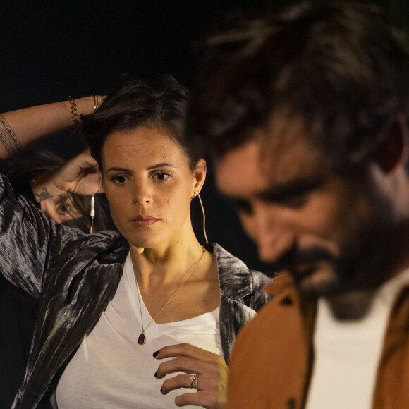 Exclusif - Jeremy Frerot et sa femme Laure Manaudou - Backstage - Enregistrement de l'émission "La Chanson secrète 11" à Paris, diffusée le 24 juin sur TF1. Le 15 janvier 2022 Après le succès des précédentes éditions, « LA CHANSON SECRETE », présentée par N.Aliagas et produite par DMLS TV, revient sur TF1. 8 artistes ne savent rien de ce qui va se passer pour eux ! Ils ont accepté de jouer le jeu, de se laisser totalement surprendre, émouvoir, parfois même déstabiliser car ils vont découvrir en même temps que les téléspectateurs une surprise : une chanson qui leur est chère revisitée et réinterprétée par un artiste. Des mises en scène spectaculaires au service de l’émotion… Et des émotions fortes pour l’artiste assis dans le fauteuil grâce à la venue sur le plateau de proches et d’invités inattendus. Les téléspectateurs seront aux premières loges pour vivre ces moments d’intimité musicale rare. Dans ce nouveau numéro, un couple rare en télévision, un chef étoilé, un invité piégé venu pour répéter une surprise à un autre guest sans s'attendre à être lui-même invité dans le fauteuil, des participants exceptionnels tels que le frère d'un guest pour la première fois en France... © Cyril Moreau / Bestimage