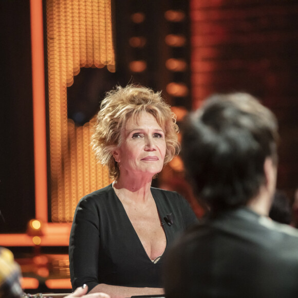 "Je n'ai pas de vie sociale, explique-t-elle dans Télé Loisirs. Tout cela est lié à l'après-cancer, ce moment où j'ai un besoin absolu de fabriquer et de créer. Je suis dans cette urgence."
Exclusif - Clémentine Célarié - Pendant l'émission OEED (On Est En Direct) , présentée par Laurent Ruquier et diffusée en direct le 20 Février 2021 sur France2 à Paris, France. © Jack Tribeca/Bestimage