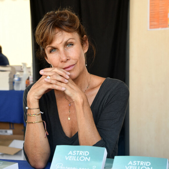 "J'ai vraiment le sentiment d'être allée au bout de mon personnage", confiait-elle au magazine "Télé Star" le 1er mai 2023.
Astrid Veillon - 25ème édition du Festival du Livre à Nice. © Bruno Bebert/Bestimage