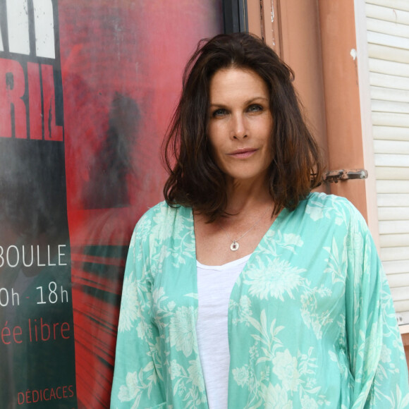 Un choix qu'elle ne regrette pour rien au monde, puisque c'est grâce à cette décision qu'elle a rencontrée Gilles, le père de son fils Jules.
La comédienne Astrid Veillon est présente au 1er Festival du Polar de Saint Laurent du Var le 28 avril 2018 pour présenter d'une part la série " Tandem ". © Bruno Bebert / Bestimage 